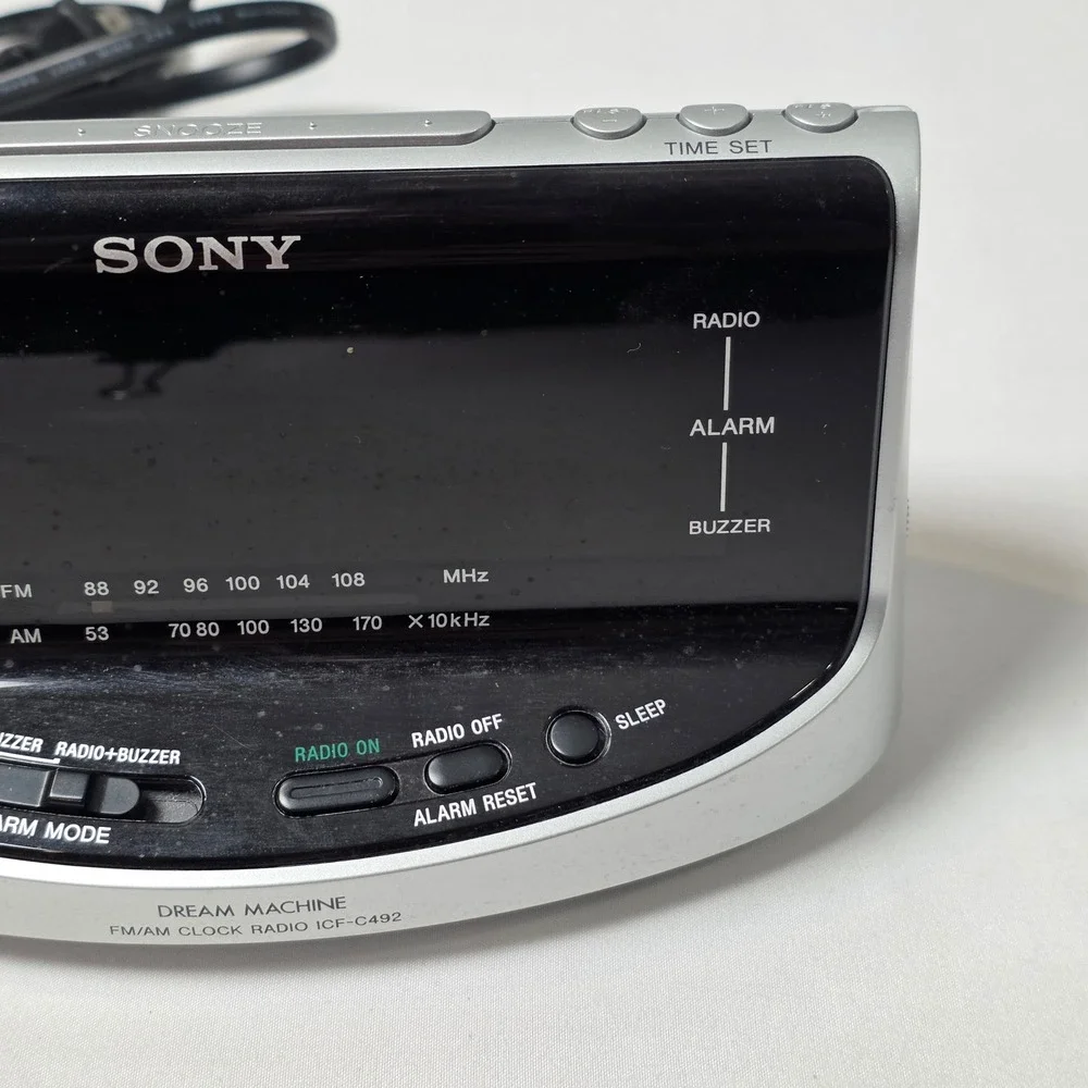 Sony Dream Machine Alarm Clock Silver AM FM Radio Large Digital Display ICF-C492